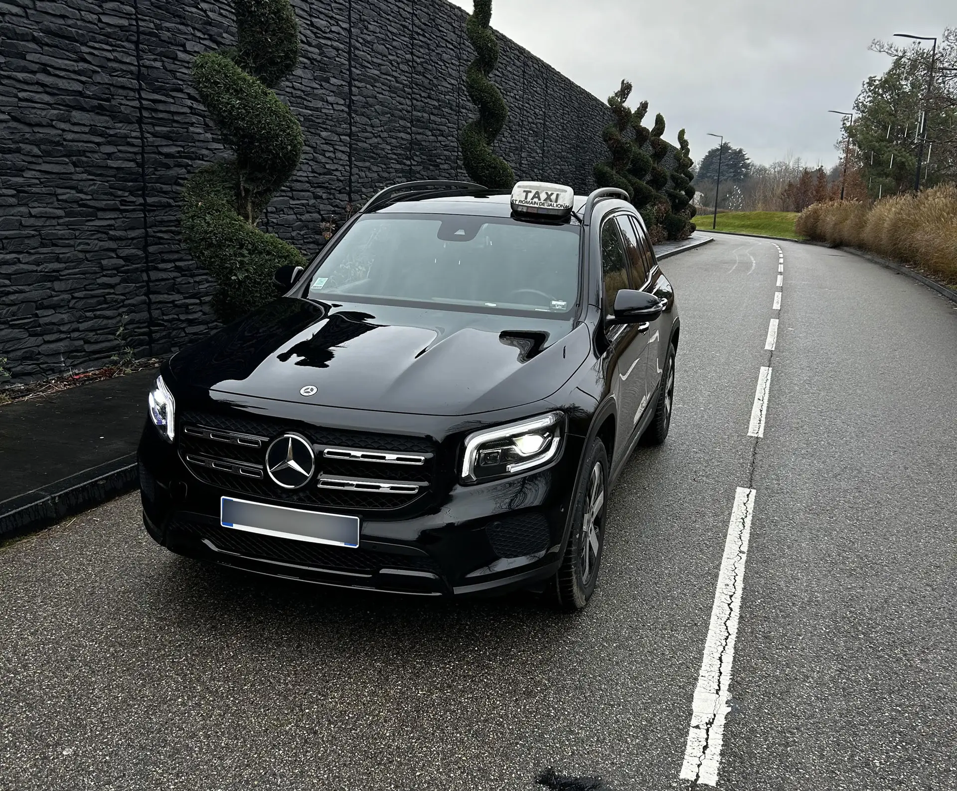 Taxi Villefontaine, votre taxi pour tous vos trajets quotidiens, festifs, vers l'aéroport Lyon Saint-Exupéry, gares de Lyon et de l'Isère.